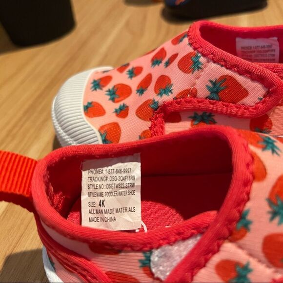 NWOT DSG water shoes strawberries size 4 - Picture 5 of 11